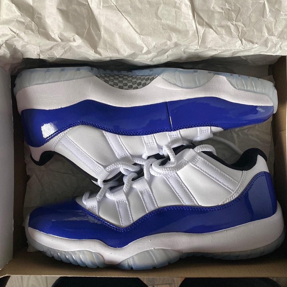 Jordan 11 Retro Low White Concord